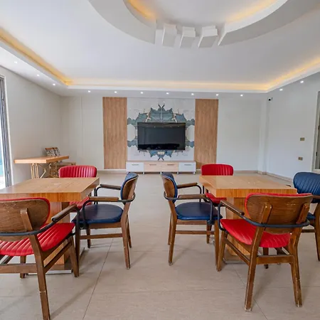 Apartahotel Inci & *